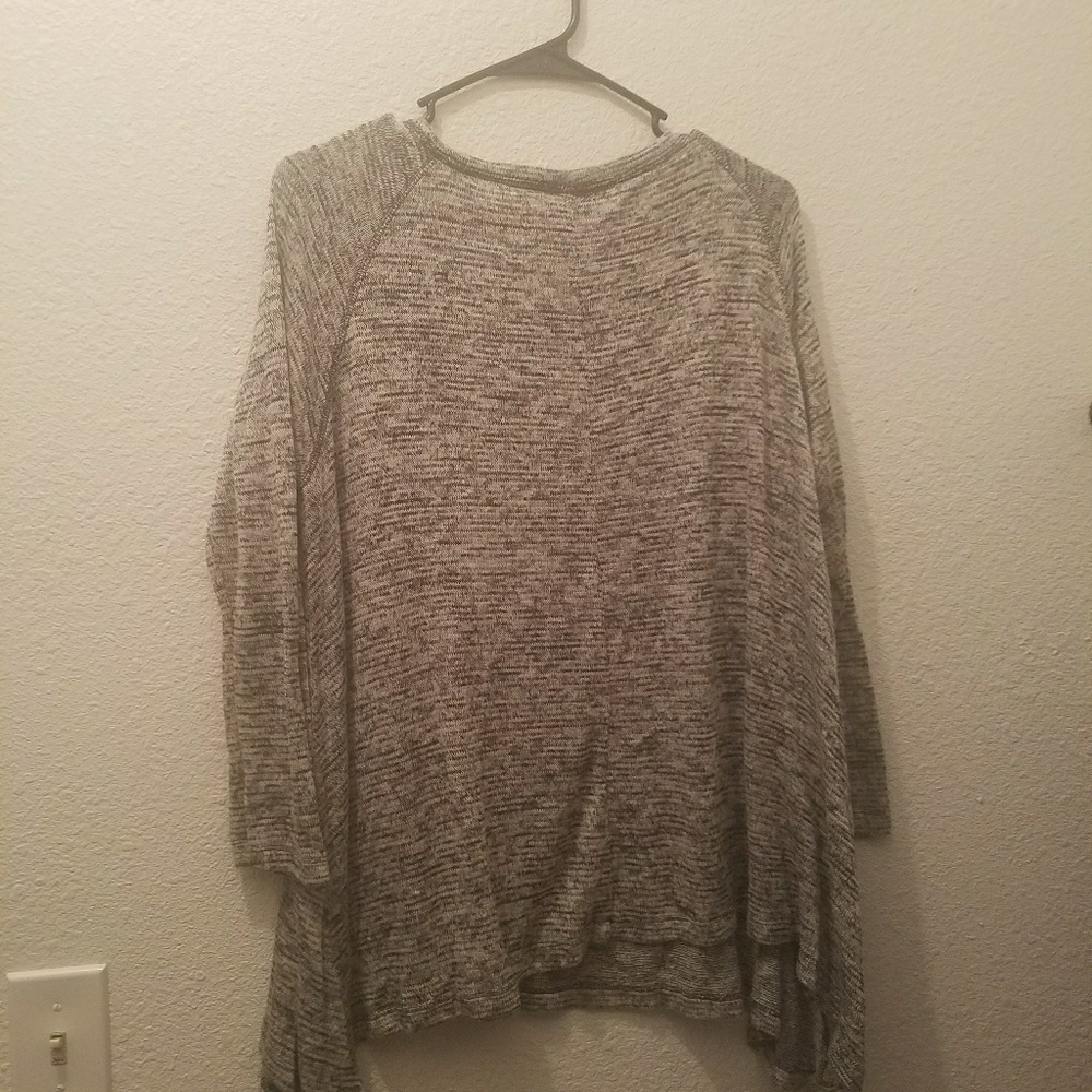 Gray top - Picture 2 of 3